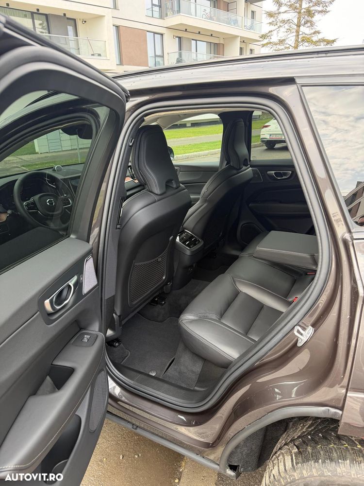 Volvo XC 60 B4 D AWD Ultimate Dark - 6