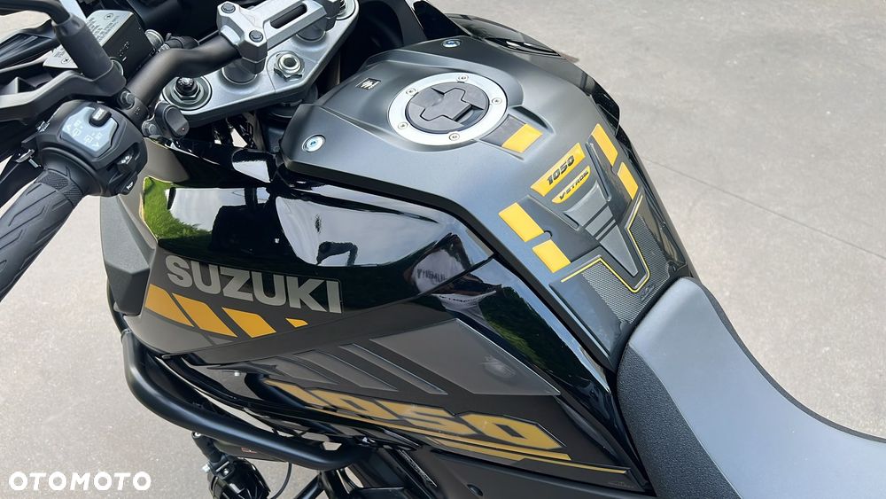 Suzuki V-STROM - 16