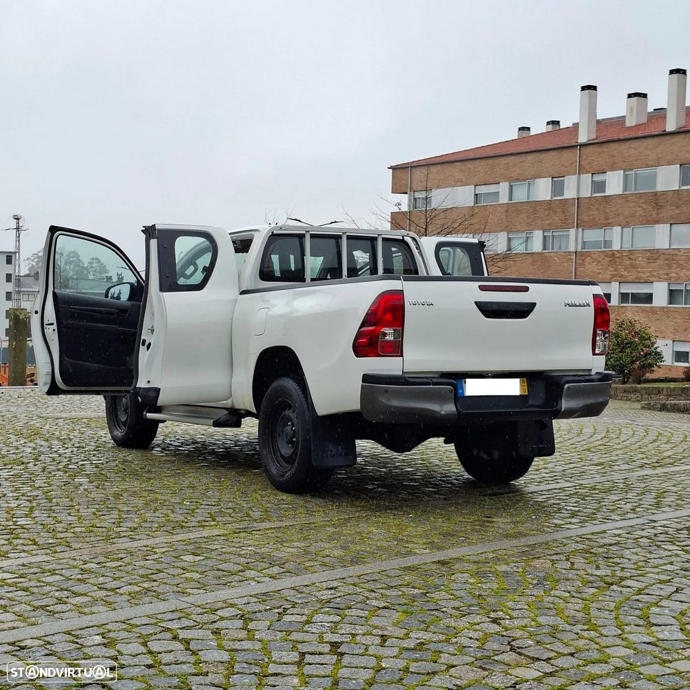 Toyota Hilux 2.4 D-4D 2WD CE CM 3L (Apenas 37.000kms) - 10