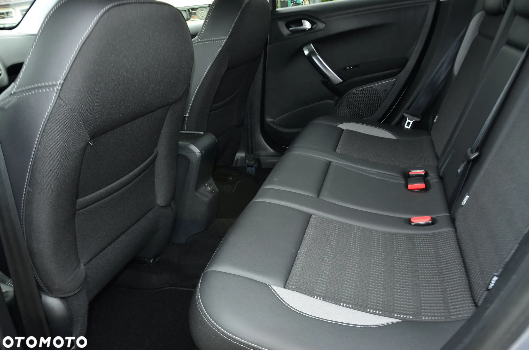 Peugeot 2008 1.2 PureTech Allure Pack S&S - 20
