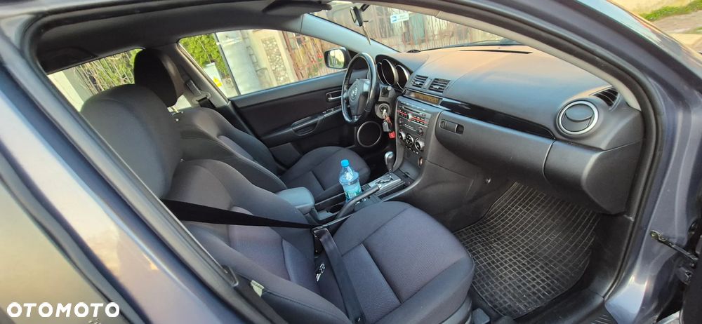 Mazda 3 1.6 Active + - 15