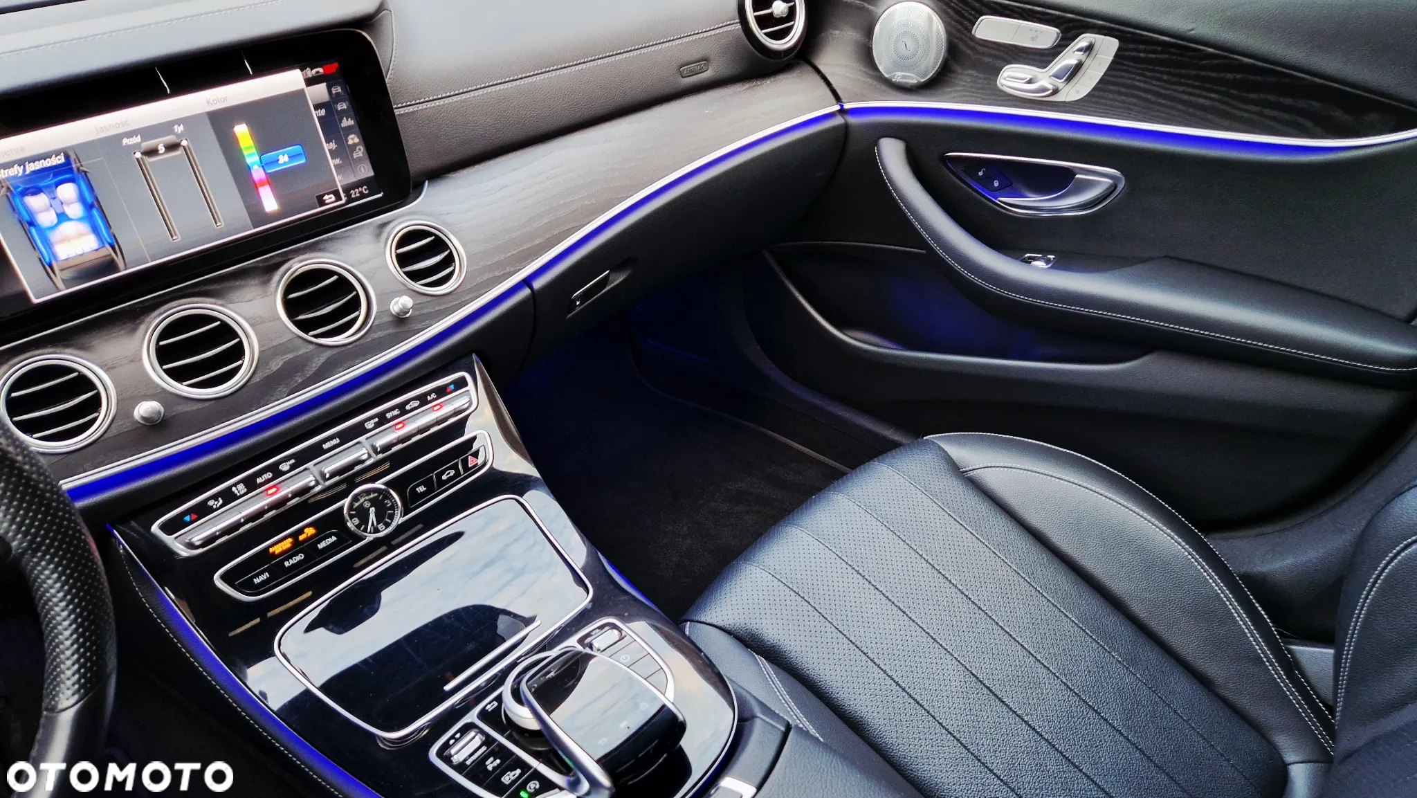 Mercedes-Benz Klasa E 300 9G-TRONIC Avantgarde - 32