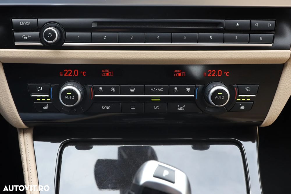 BMW Seria 5 520d Aut. Luxury Line - 28