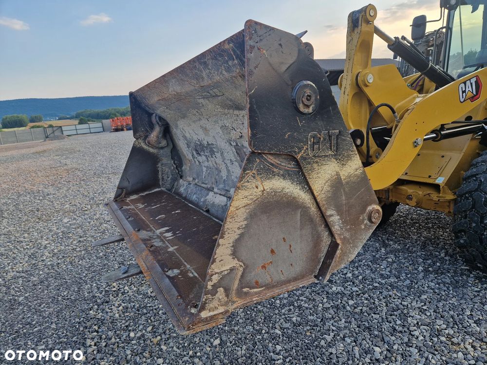 Caterpillar 906M - 23