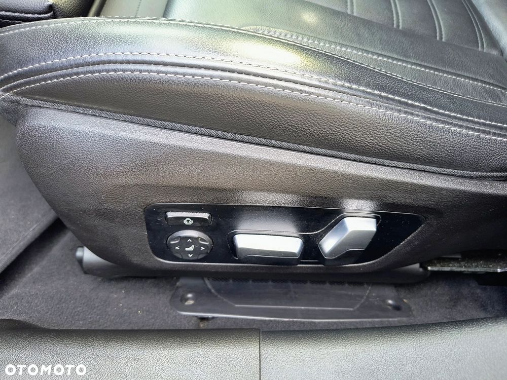 BMW Seria 3 330i xDrive M Sport - 35