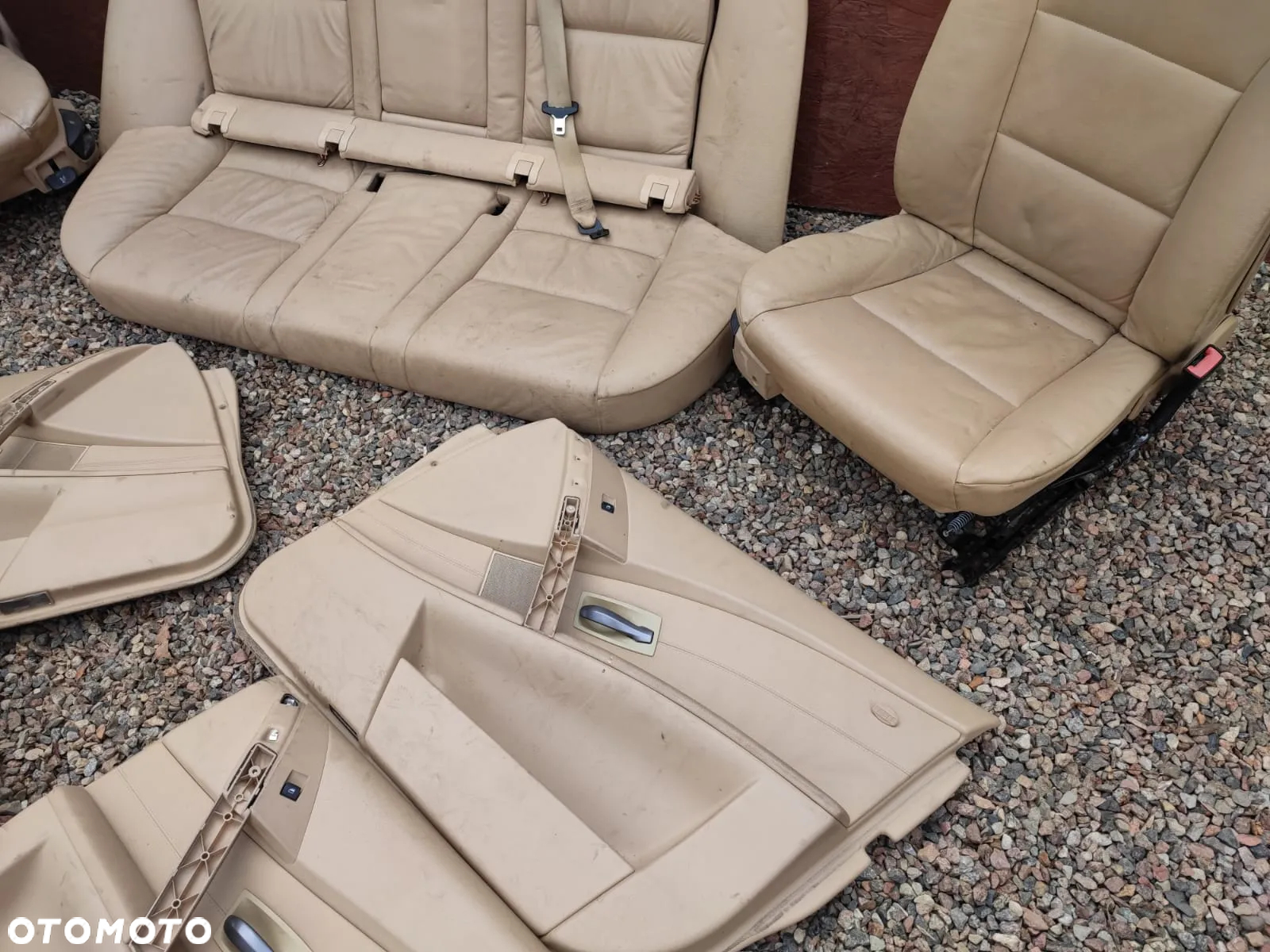 BMW E61. ORYGINALNE KOMPLETNE WNĘTRZE W KOLORZE BEŻOWYM ( FOTELE PRZEDNIE + KANAPA TYŁ + BOCZKI ) EUROPA O NR: 7 076 167 / 7 076 168 / 7 078 729 / 7 078 730 / 7 112 931 / 7 136 060 OEM. W DOBRYM STANIE. - 12