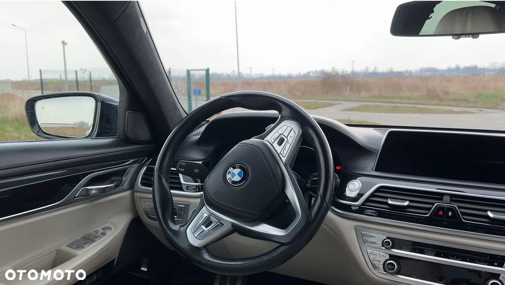 BMW Seria 7 750i xDrive - 16