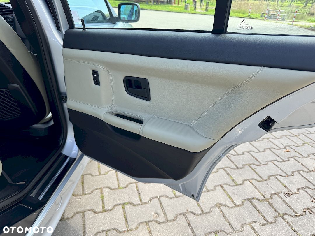 BMW Seria 3 320i - 26