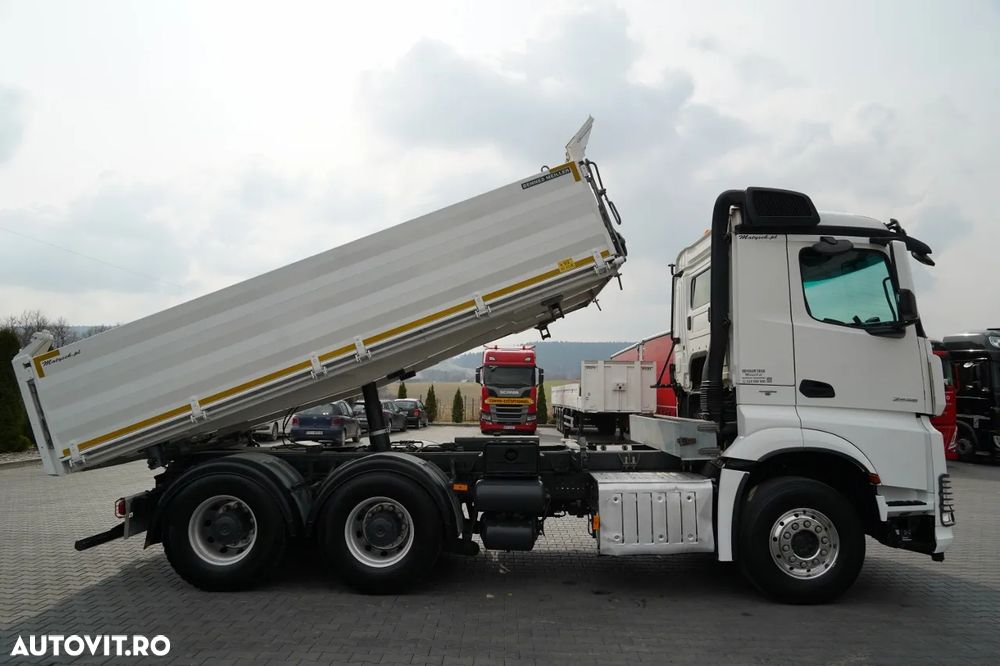 Mercedes-Benz AROCS 2658 / BASCULATOR 3 LATE / SARCINĂ UTILĂ 14 TONE / JANTE DIN ALIAJ / EURO 6 - 6