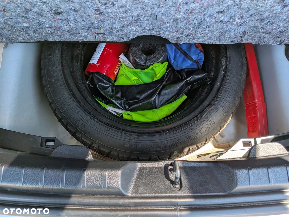 Toyota Yaris 1.5 Premium - 23