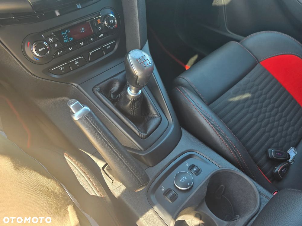 Ford Focus 2.0 EcoBoost ST - 24