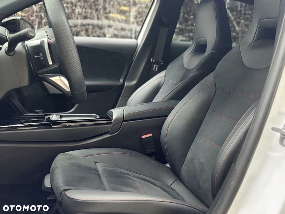 Mercedes-Benz Klasa A 220 4-Matic AMG Line 8G-DCT - 8