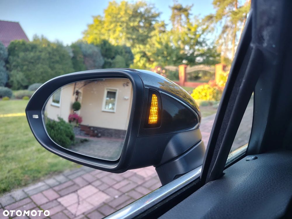 Volkswagen Passat 2.0 TDI (BlueMotion Technology) Comfortline - 29