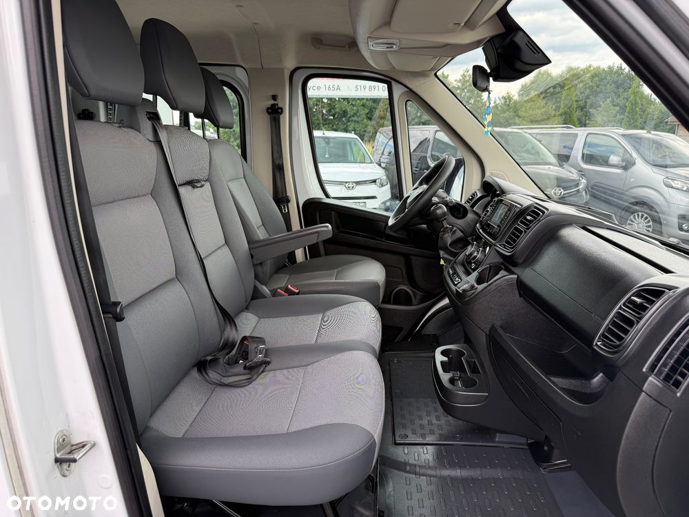 Fiat 2025/Ducato 7 osobowy/doka/skrzynia MAXI/klima/tempomat/hak 3 tony/traction+/full asystenci - 12