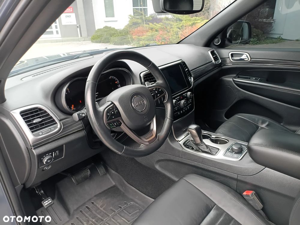 Jeep Grand Cherokee - 12