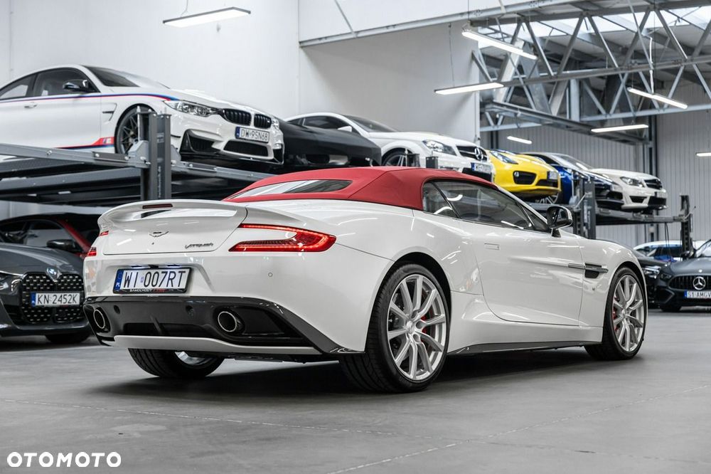 Aston Martin Vanquish - 8