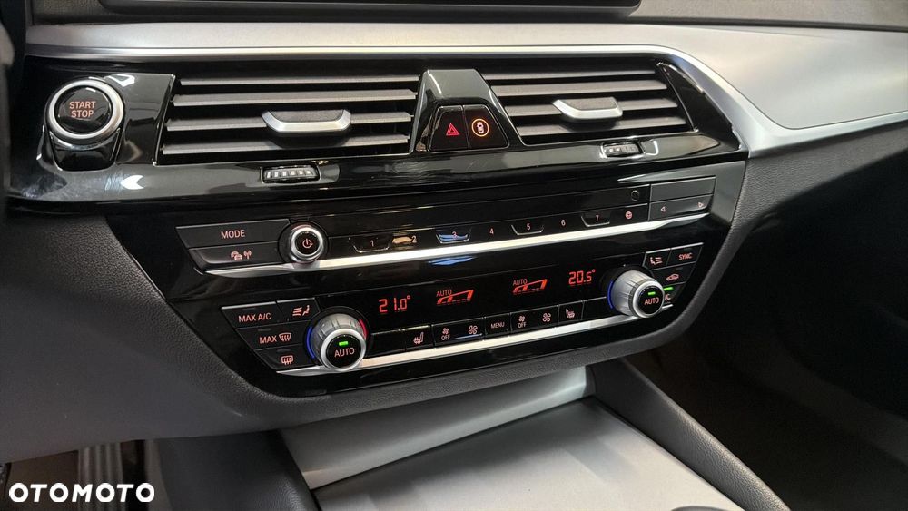 BMW Seria 5 530e xDrive - 26