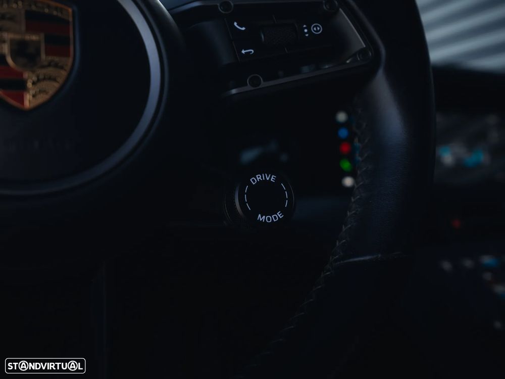 Porsche Taycan Cross Turismo 4 - 18
