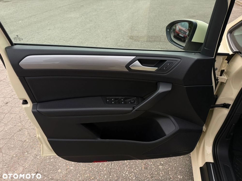 Volkswagen Touran 2.0 TDI SCR DSG Comfortline - 18