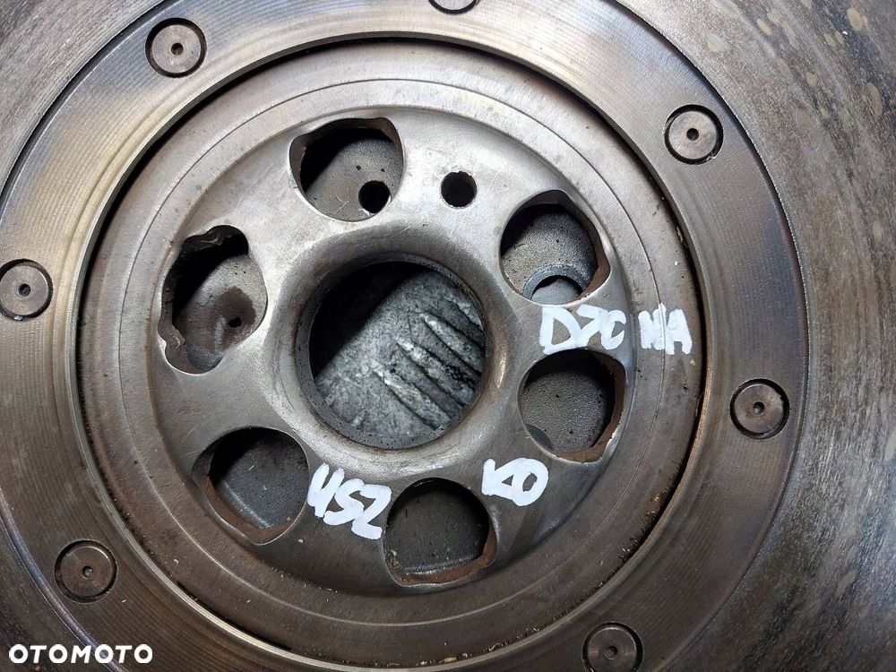 KOŁO DWUMASOWE + TARCZA + DOCISK + ŁOŻYSKO OPOROWE SKODA OCTAVIA I - 2