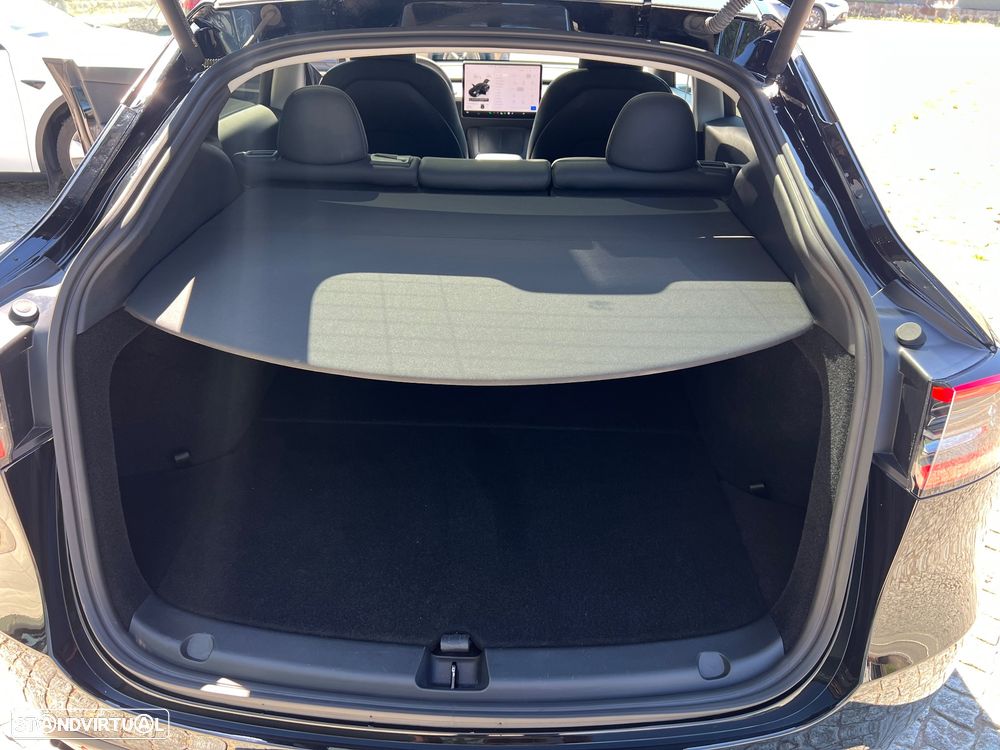 Tesla Model Y Standard — fotografia 12