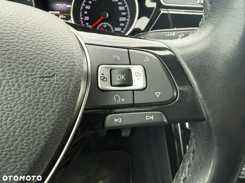 Volkswagen Touran 1.6 TDI BMT Comfortline - 18