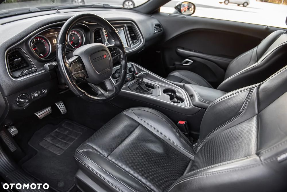 Dodge Challenger 6.4 Scat Pack - 16