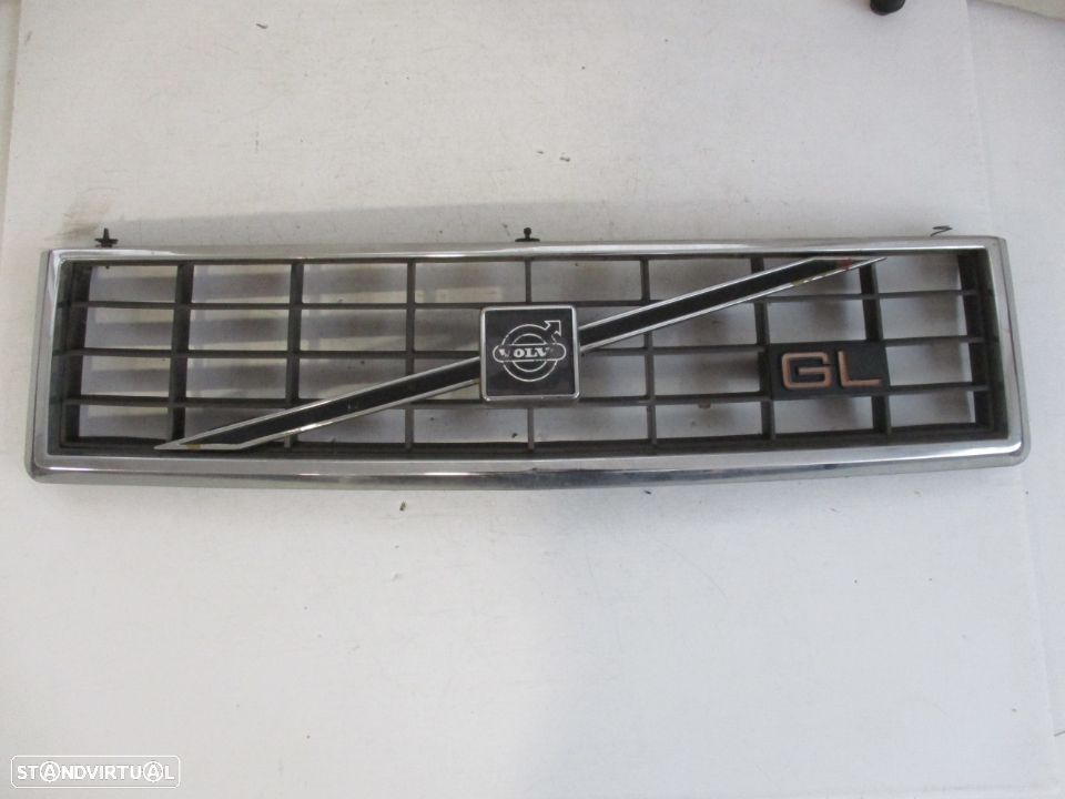 Grelha frontal Simbolo Volvo 340 4 portas - 1