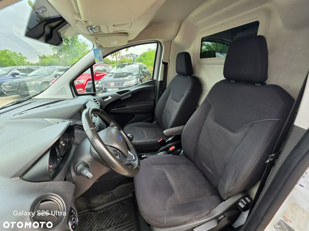 Ford Transit Courier - 29