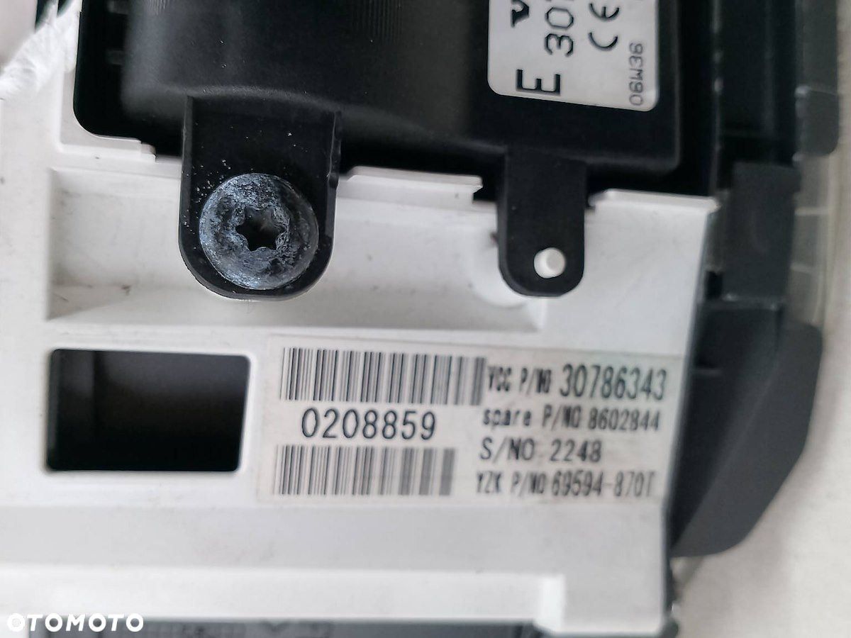 LICZNIK VOLVO V50 30786343 2.4 - 2
