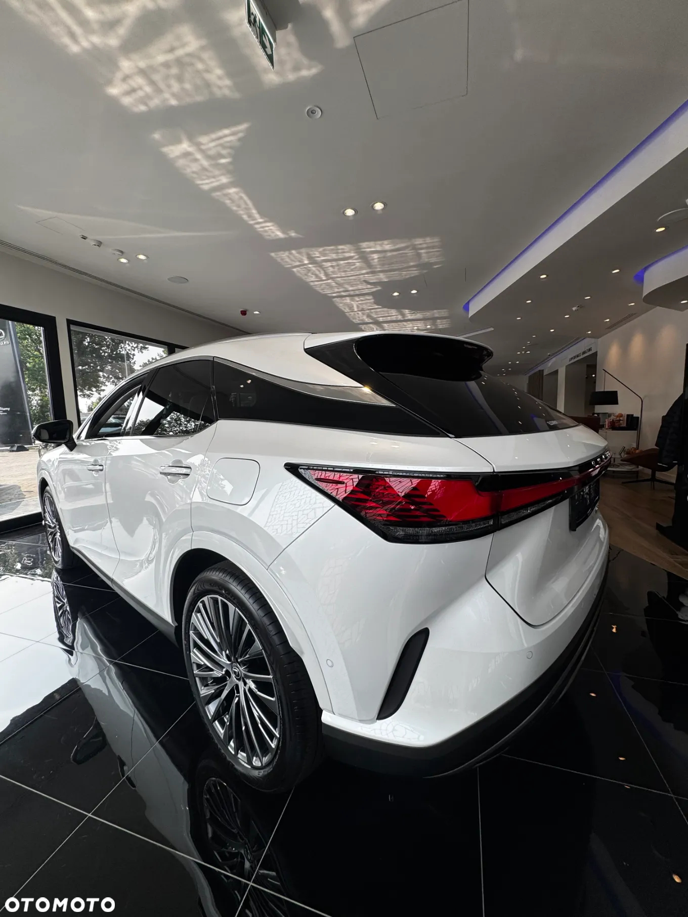 Lexus RX 450h+ Omotenashi - 2