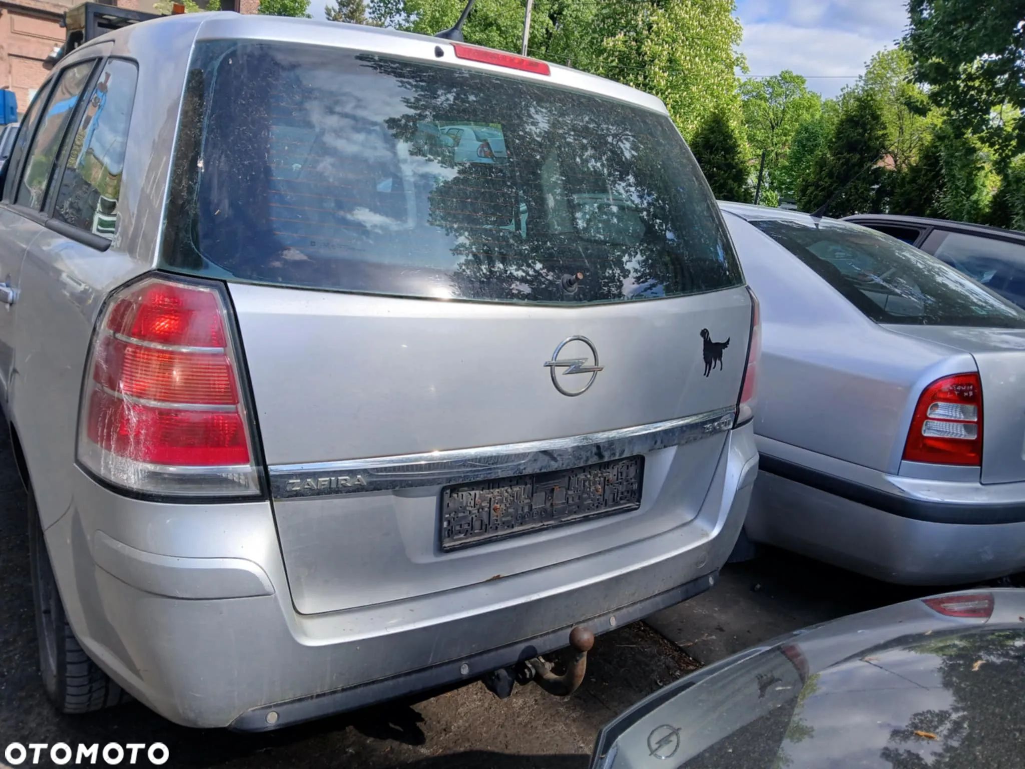 Opel Zafira B Klapa bagażnika,  lampa tylna prawa - 1
