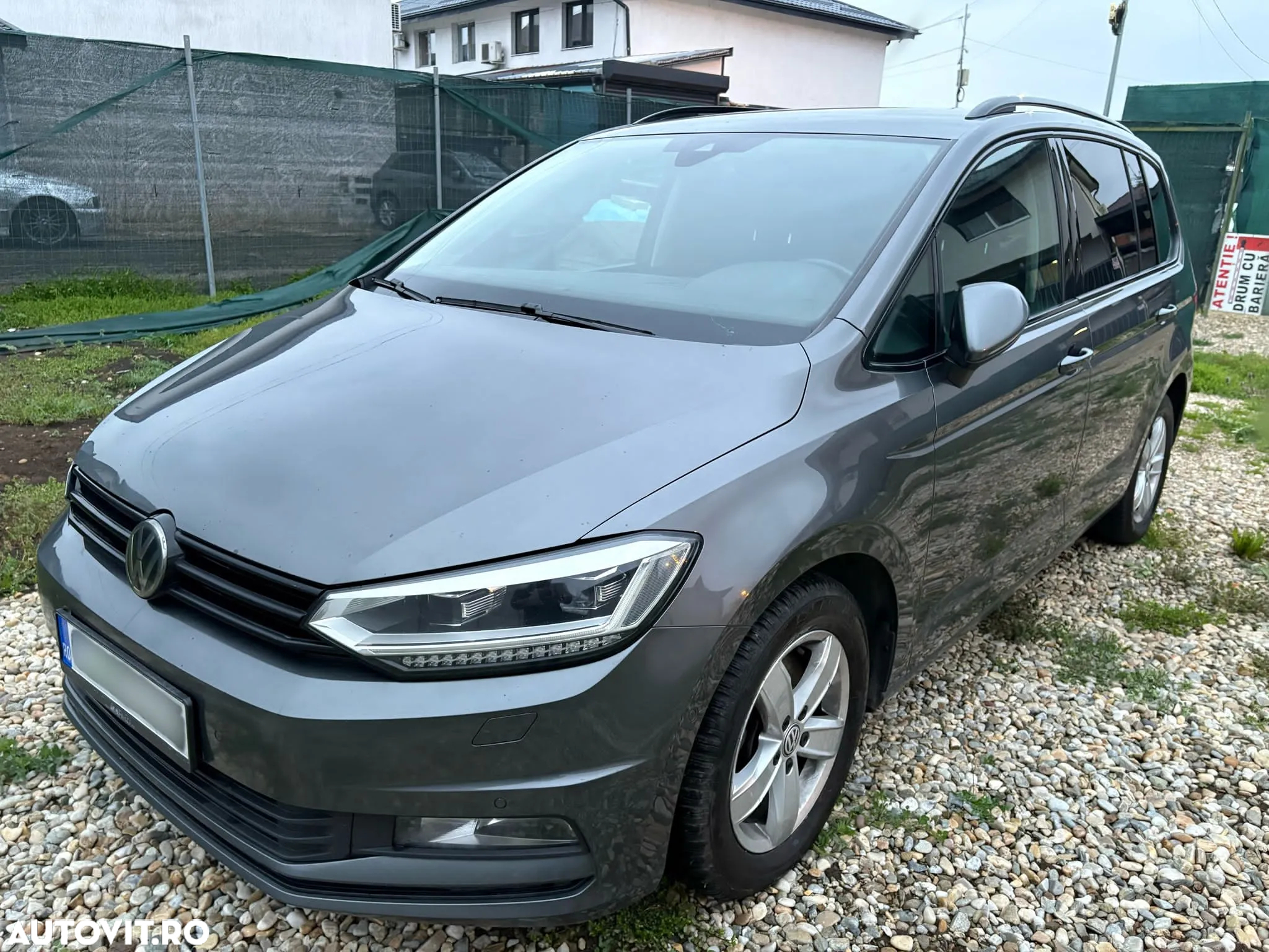 Volkswagen Touran 2.0 TDI DSG Highline - 2