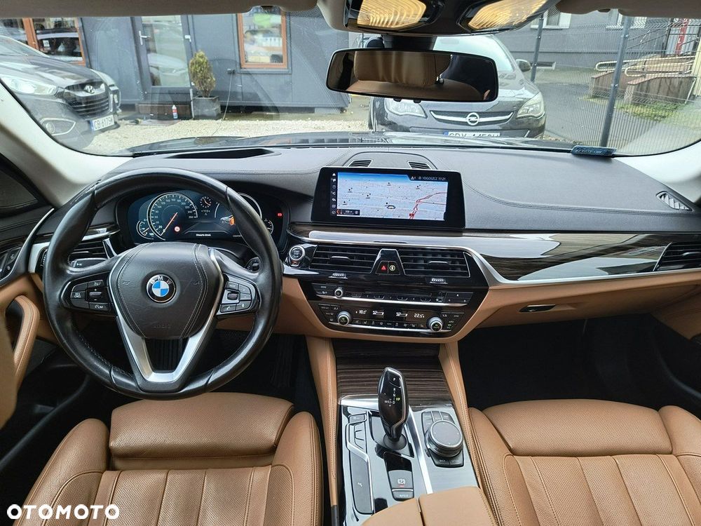 BMW Seria 5 530i Luxury Line sport - 8