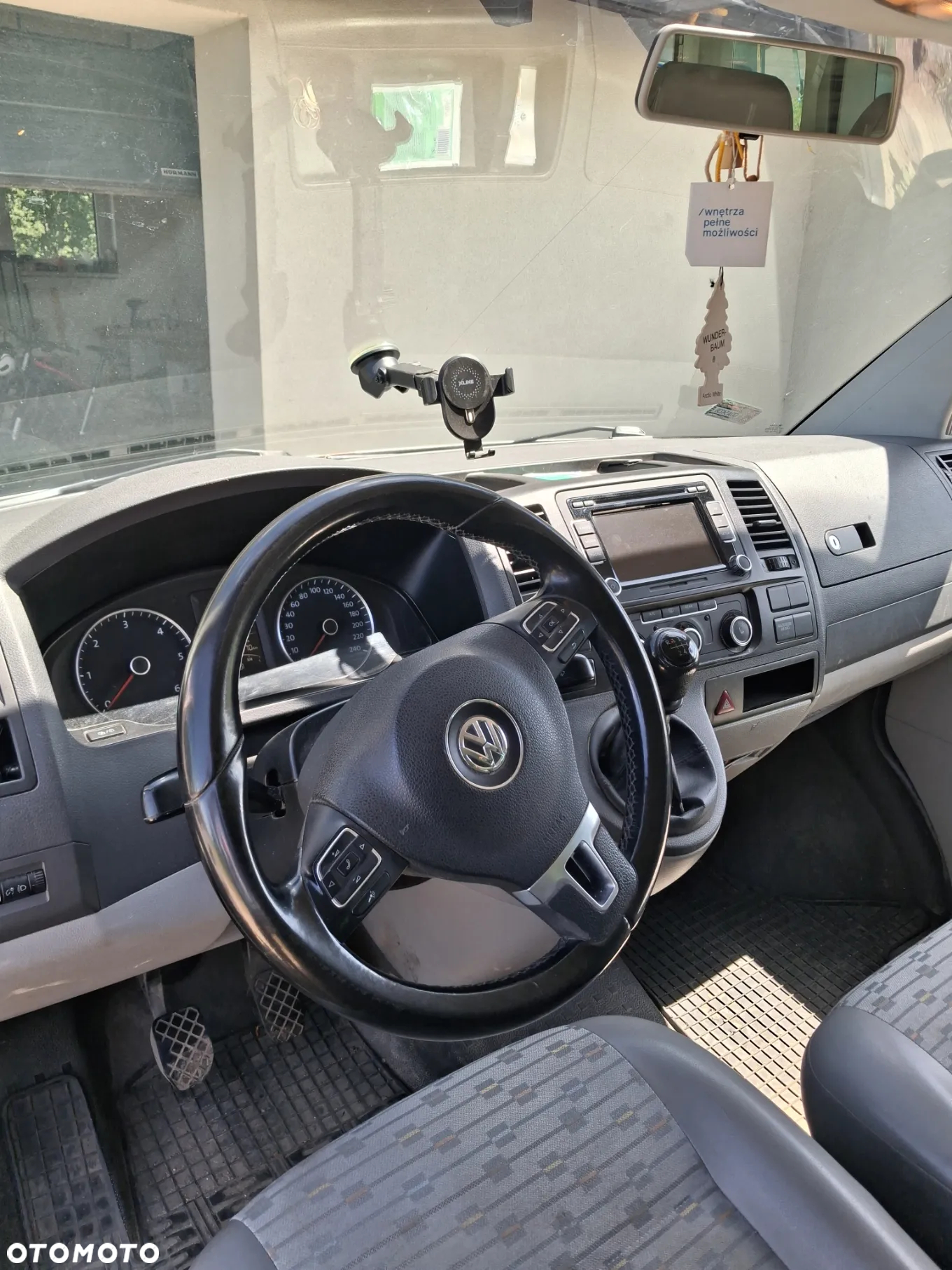 Volkswagen Caravelle - 10