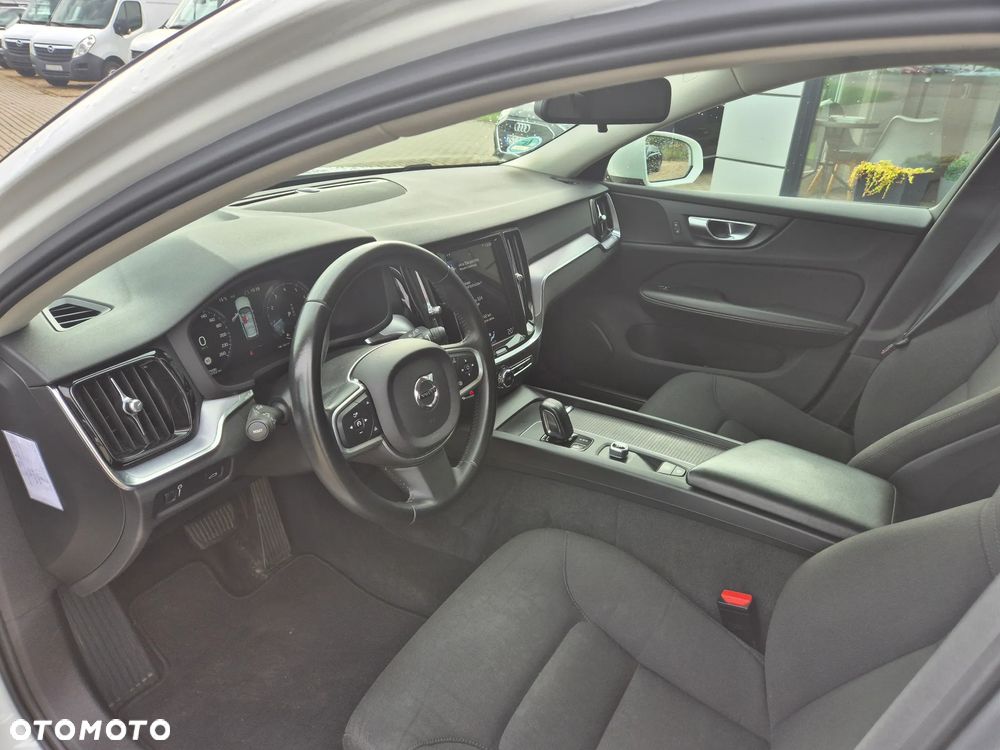 Volvo V60 B3 B DKG Momentum - 22