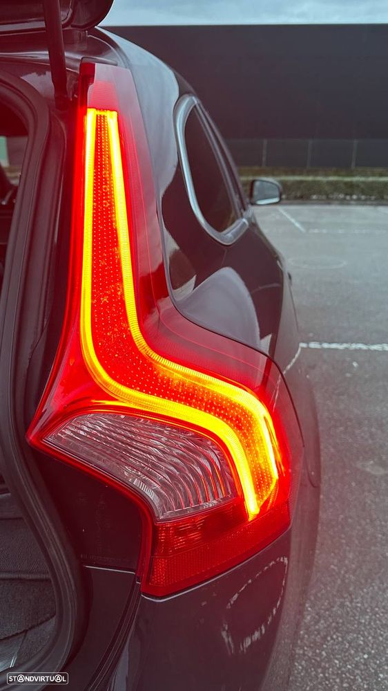 Volvo V60 D6 Plug-In-Hybrid AWD Geartronic Momentum - 5