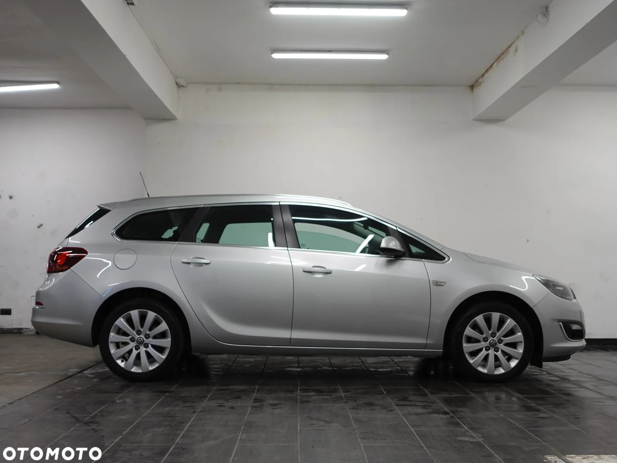 Opel Astra IV 1.6 CDTI Cosmo - 11
