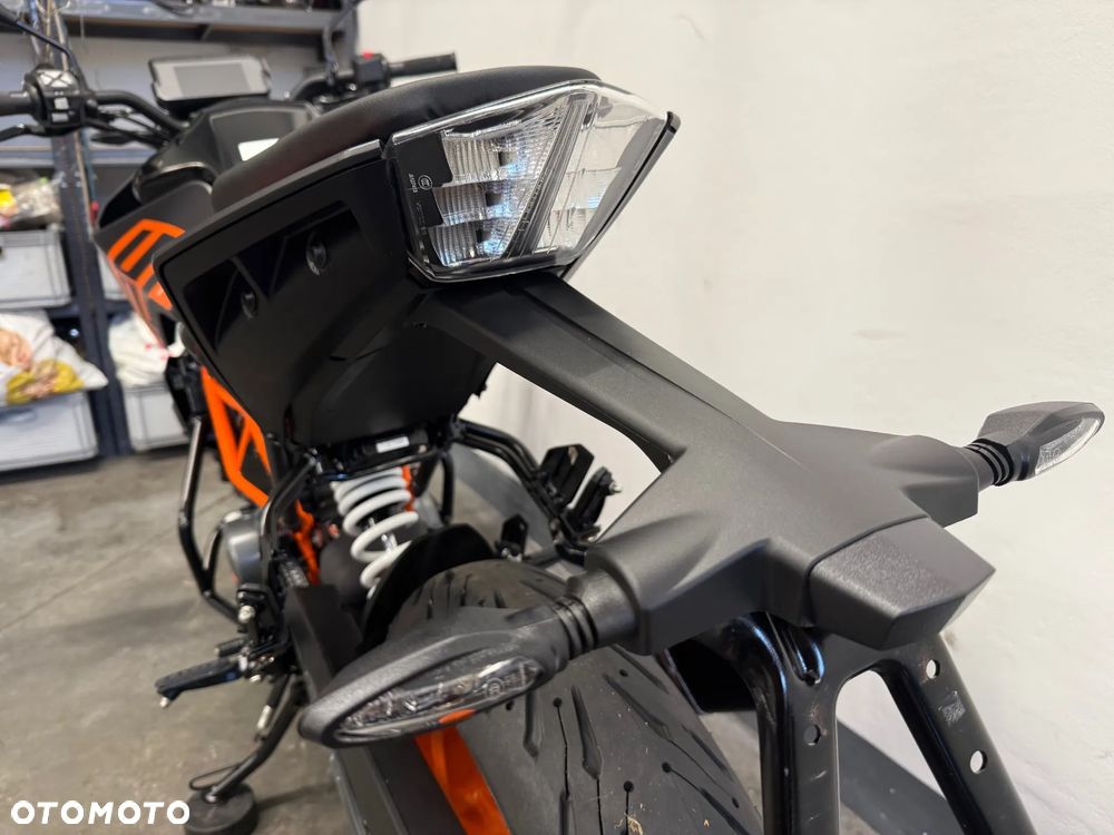 KTM Duke 125 - 24