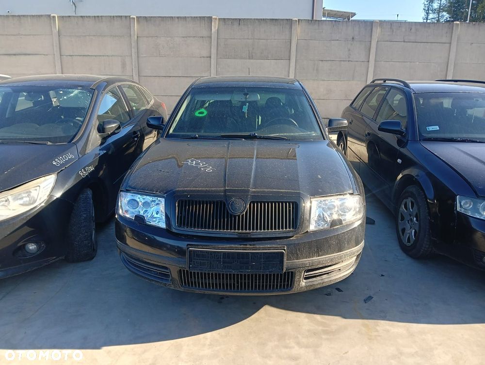Zderzak  (Błotnik, Lusterko, Lampa, Drzwi, Maska, Kierownica) Skoda Superb 1.9 Diesel 130 K 2003r - 2