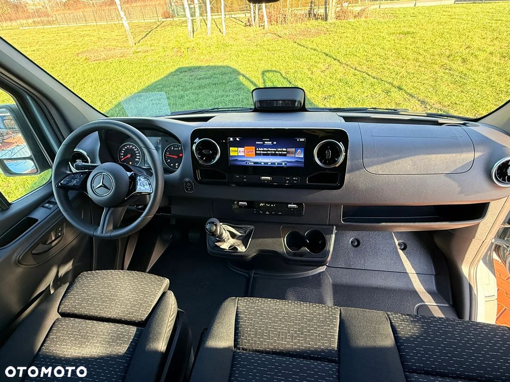 Mercedes-Benz Sprinter - 23