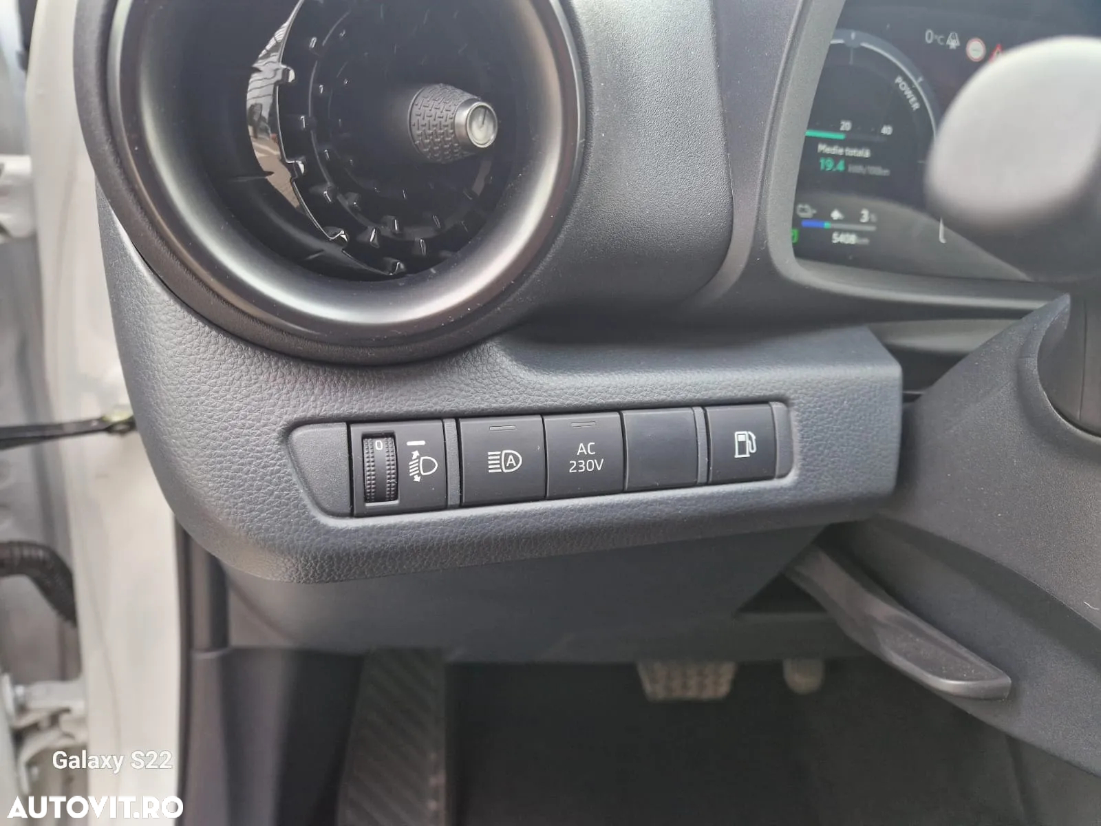Toyota C-HR 2.0 PHEV 223 CP 4x2 CVT Dynamic - 9