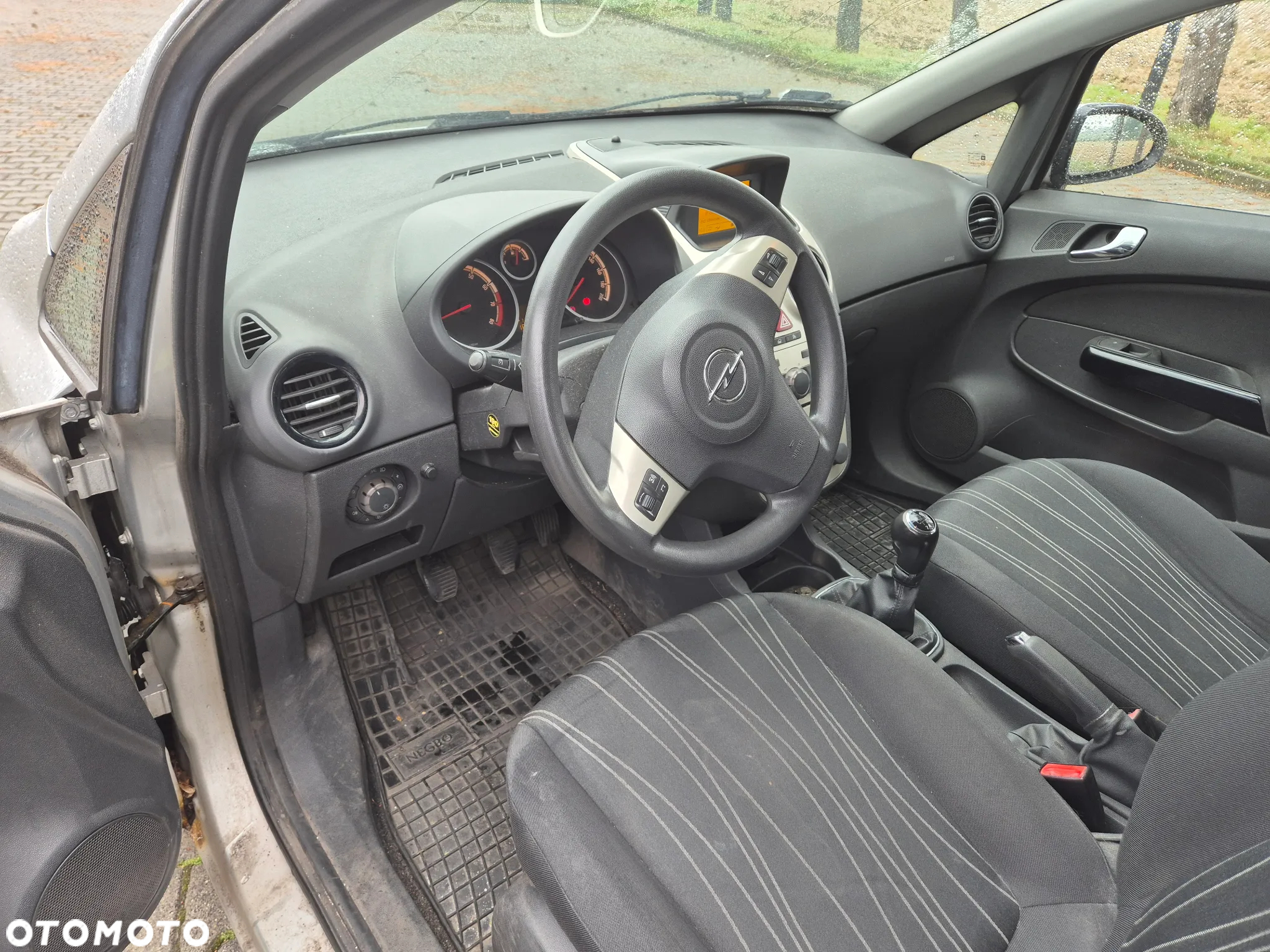 Opel Corsa 1.4 16V Cosmo - 12