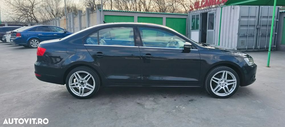 Volkswagen Jetta 1.6 TDI Blue Motion Technology Life - 4