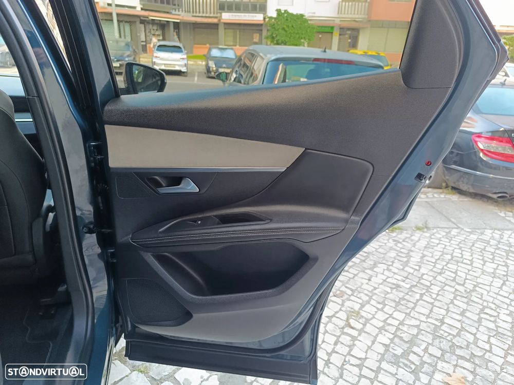 Peugeot 3008 225 e-EAT8 GT - 37