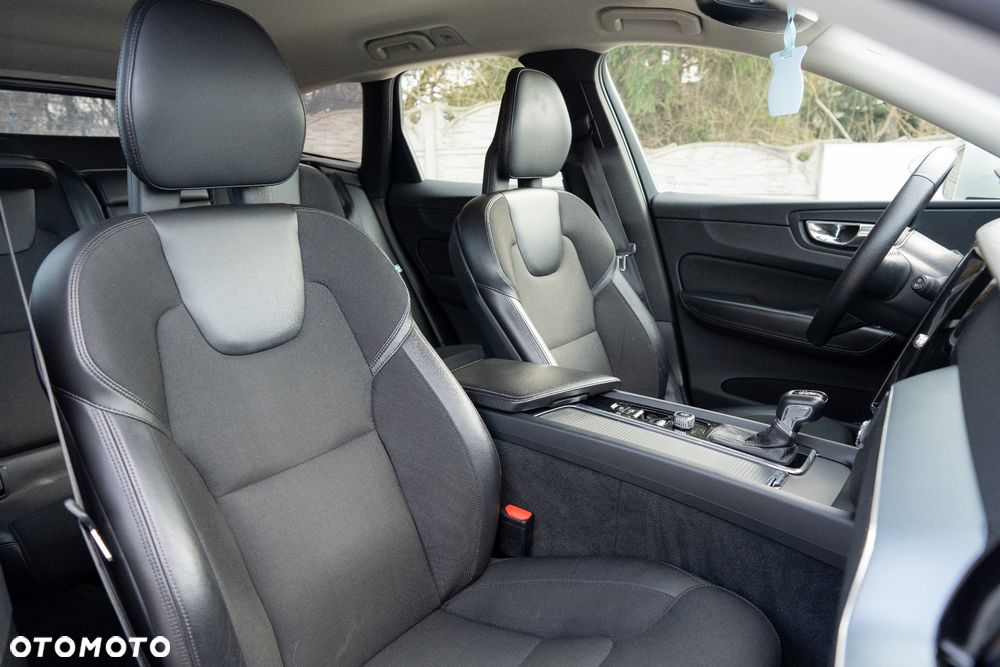 Volvo XC 60 D4 AWD Geartronic Momentum - 26