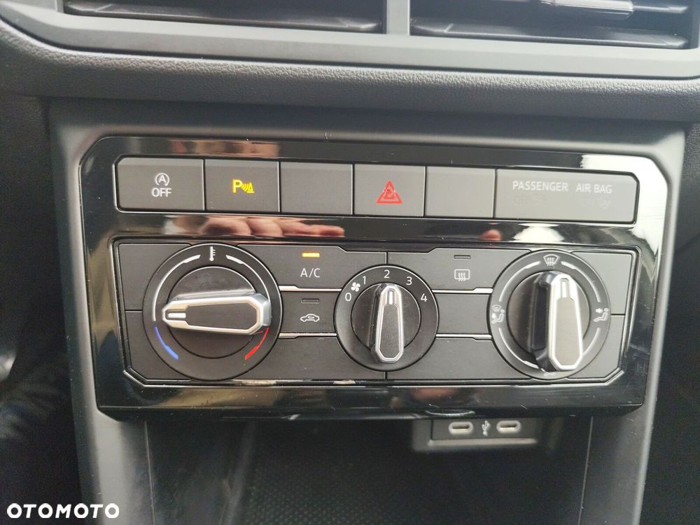 Volkswagen T-Cross - 24