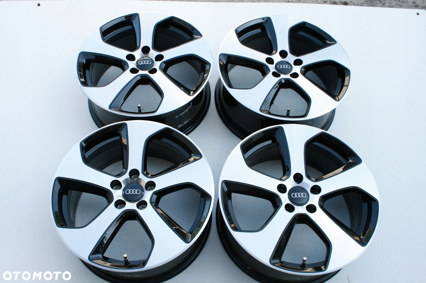 NOWE FELGI AUDI A3 8V0 8P0 Q3 Q2 18 OE ORYGINALNE - 8