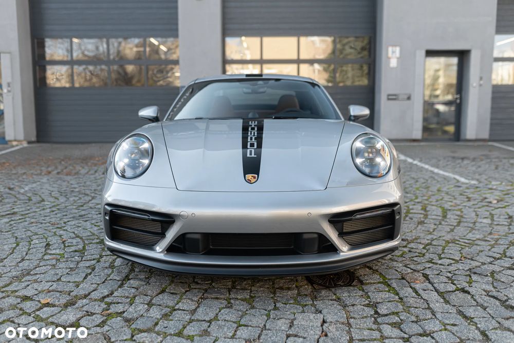 Porsche 911 Carrera GTS - 5