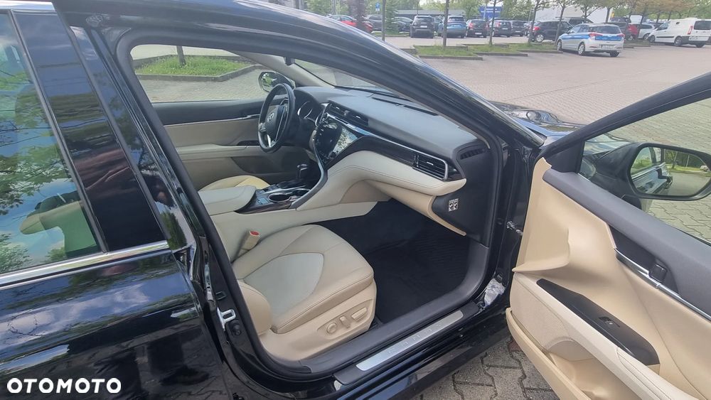 Toyota Camry 2.5 Hybrid Executive CVT - 6
